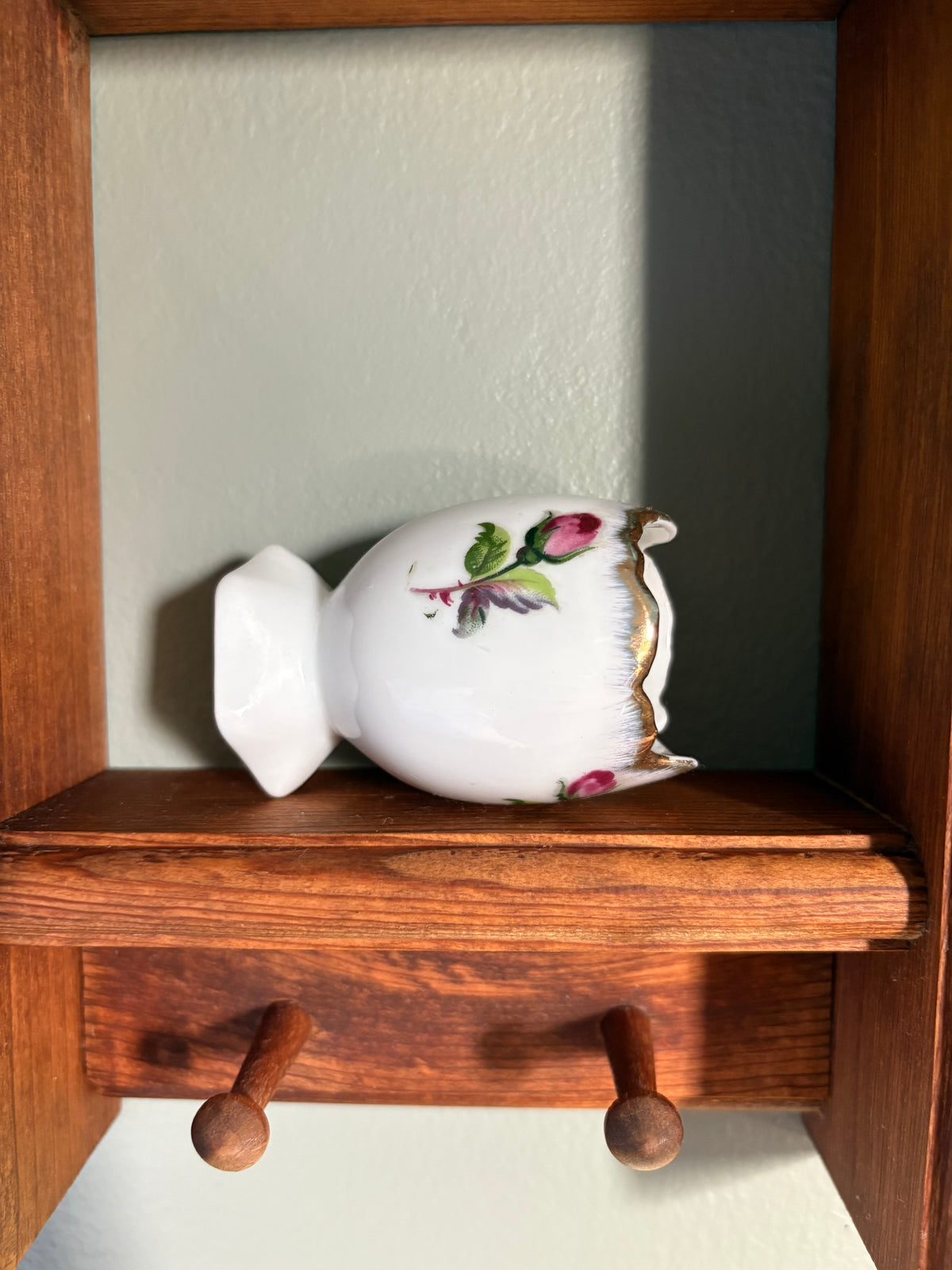 Porcelain mini “cracked egg” vase