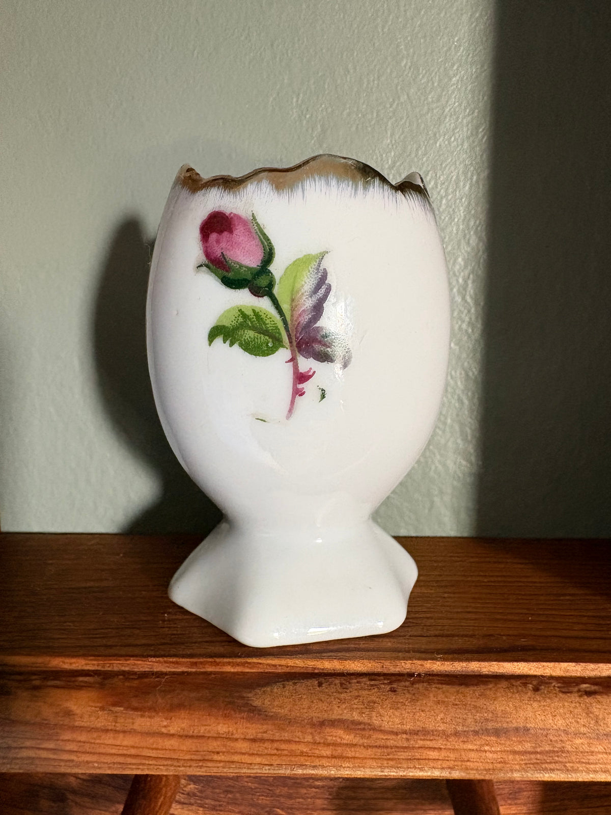 Porcelain mini “cracked egg” vase