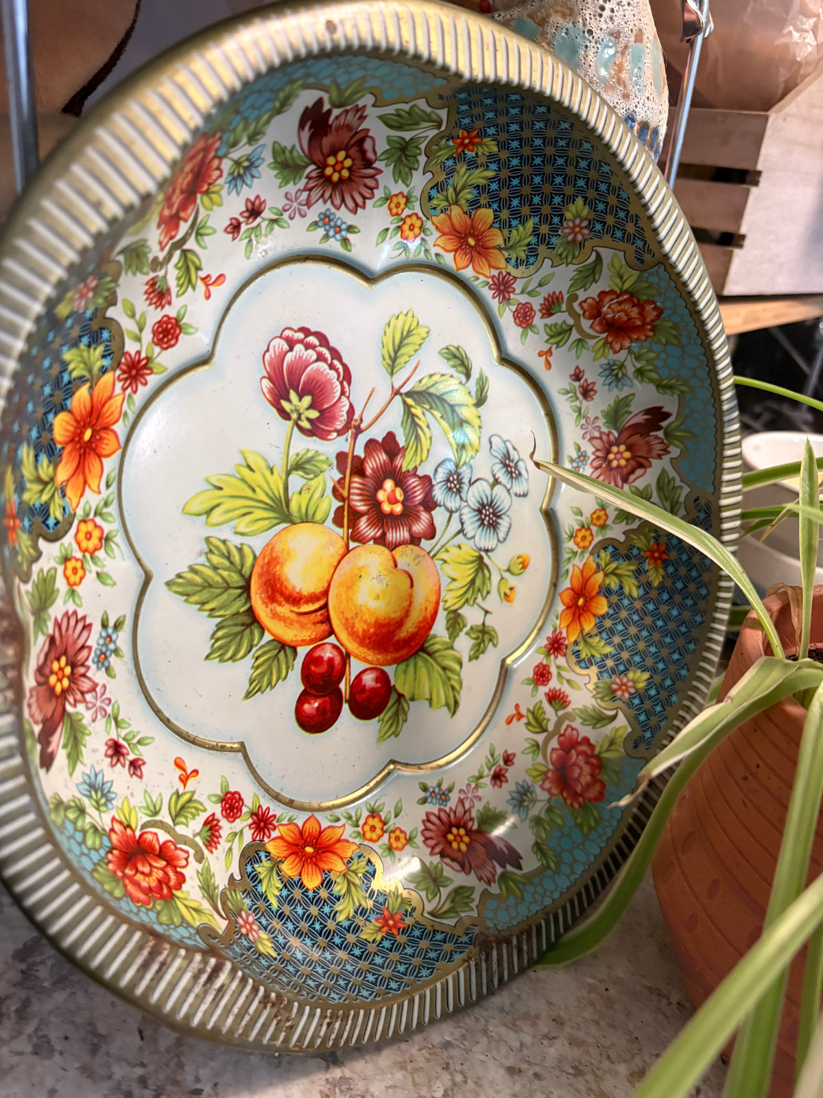 Peaches & Flowers | Scalloped Daher tin bowl